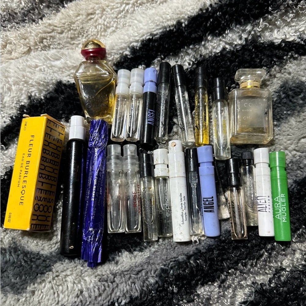 24 piece Designer perfume lot - various sized minis - Try before You Buy!